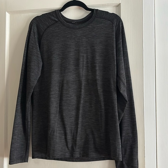 Lululemon Men’s Metal Vent Tech, Medium - Picture 1 of 6